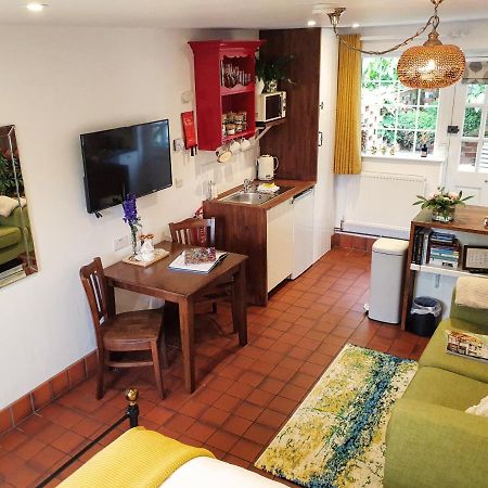 The Walnut, Meopham - A Private Retreat Rural Location Villa Bagian luar foto