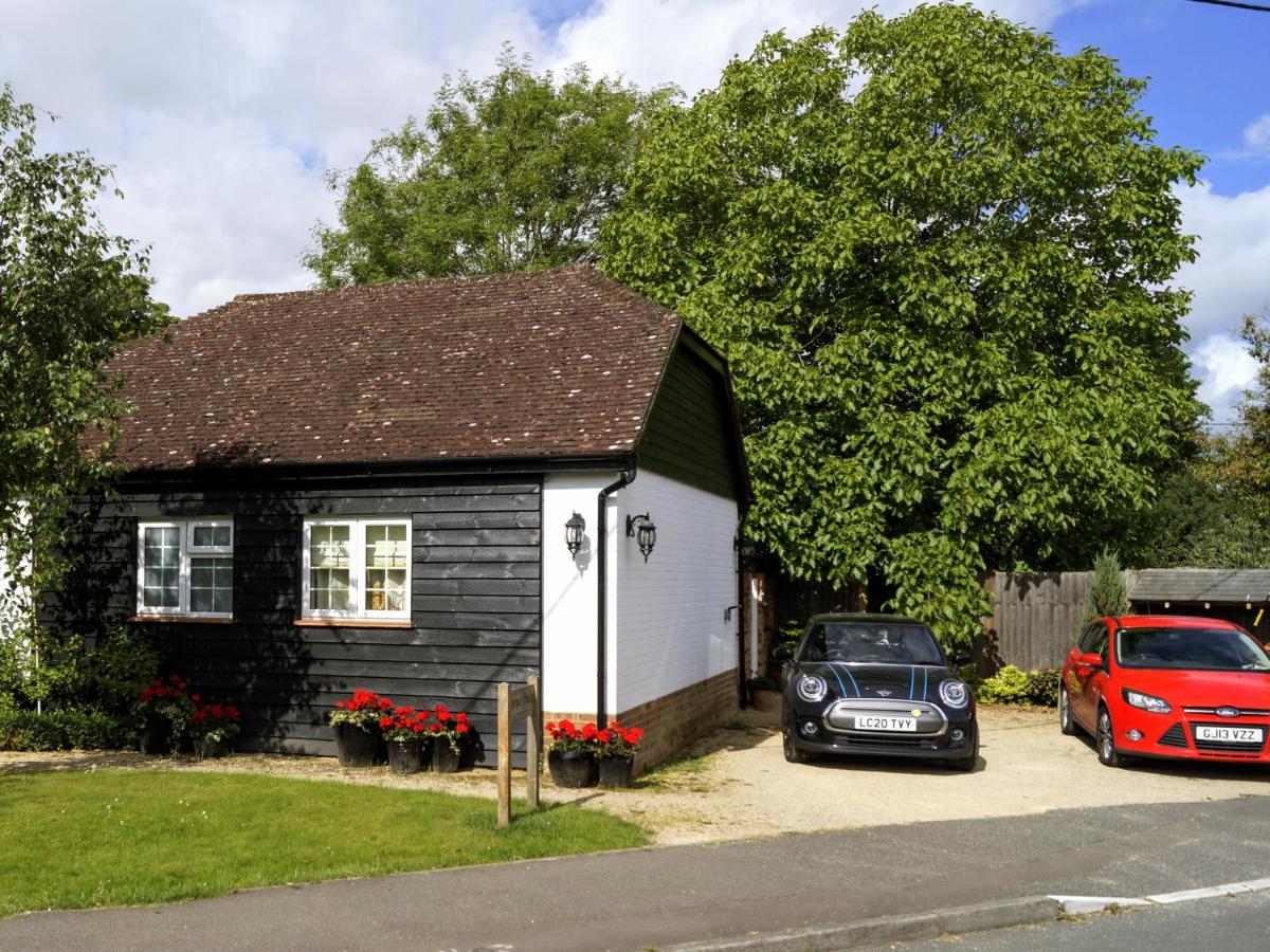 The Walnut, Meopham - A Private Retreat Rural Location Villa Bagian luar foto
