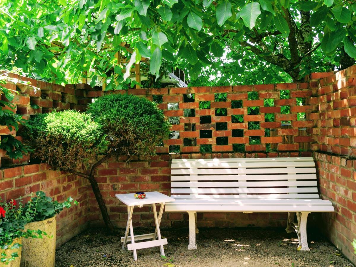 The Walnut, Meopham - A Private Retreat Rural Location Villa Bagian luar foto
